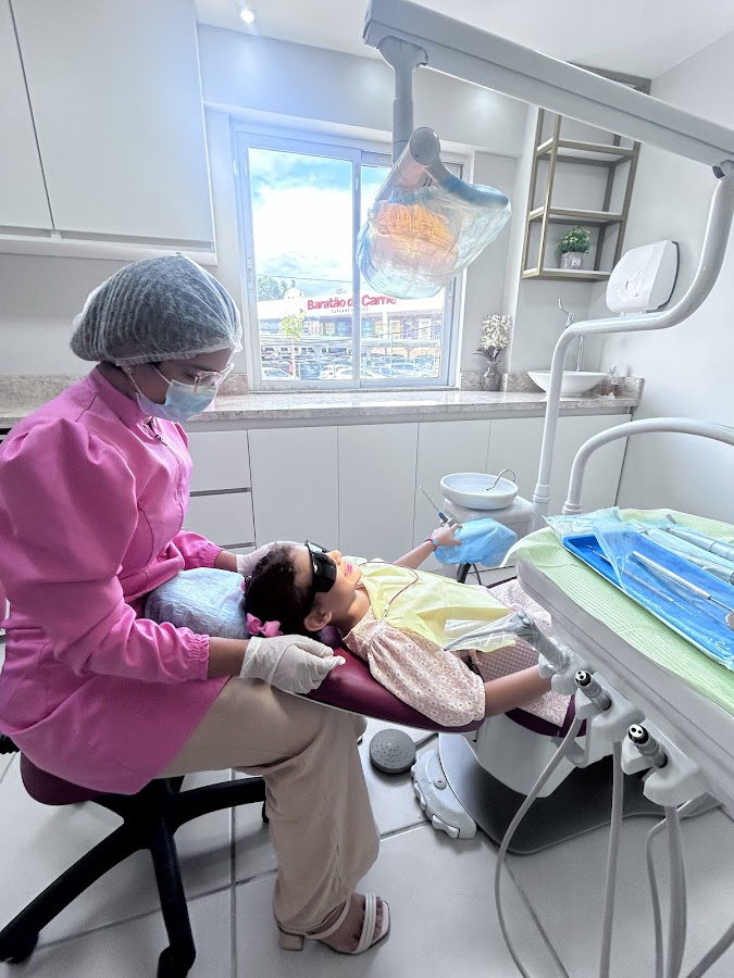 Atendimento odontológico infantil no consultório